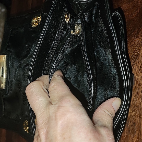 Michael Kors Black bag with chain strap. - Picture 6 of 13